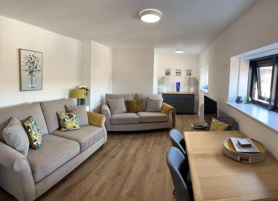 No5 At 53 - 2 Bed Apartment In Leek, Staffs Peak District Exterior photo